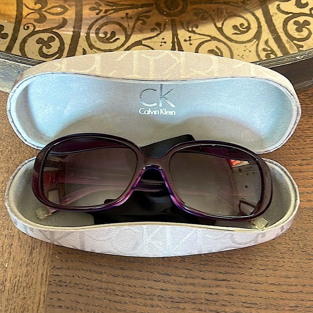CALVIN KLEIN AMETHYST SUNGLASSES - like new cK Calvin Klein cK4147S
